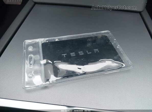 7SAYGDED4TA415135 2026 TESLA MODEL Y Gray Widok deski rozdzielczej