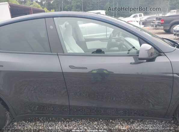 7SAYGDED4TA415135 2026 TESLA MODEL Y Gray Widok wnętrza 360 stopni