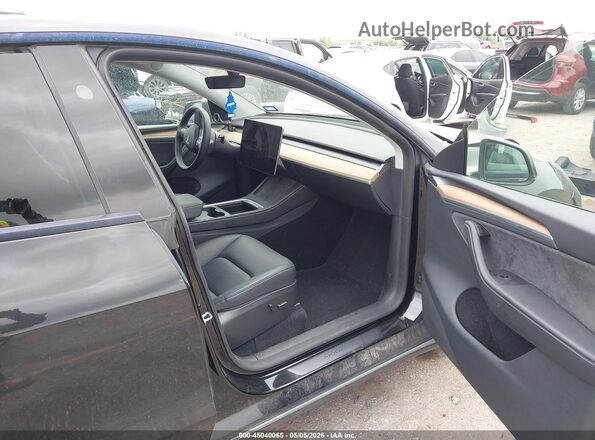 7SAYGDED5RA321807 2024 TESLA MODEL Y Gray წინა სალონის ხედი