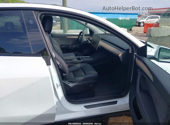 7SAYGDED5SA357860 2025 TESLA MODEL Y White Vista interior delantera