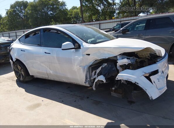 7SAYGDED5TA442845 2026 TESLA MODEL Y White უკანა სალონის ხედი