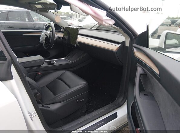 7SAYGDED7PF944426 2023 TESLA MODEL Y White Front interior view