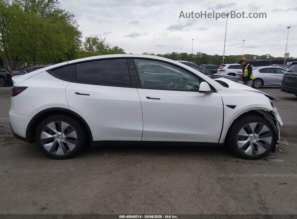 7SAYGDED7PF944426 2023 TESLA MODEL Y White Rear interior view