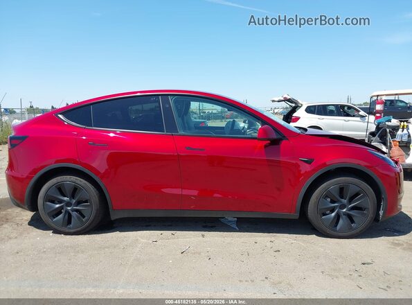 7SAYGDED8RF106294 2024 TESLA MODEL Y Red Widok wnętrza z tyłu