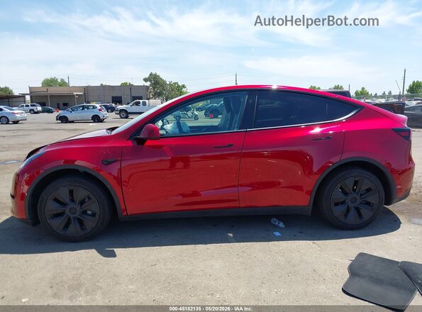7SAYGDED8RF106294 2024 TESLA MODEL Y Red Widok wnętrza 360 stopni