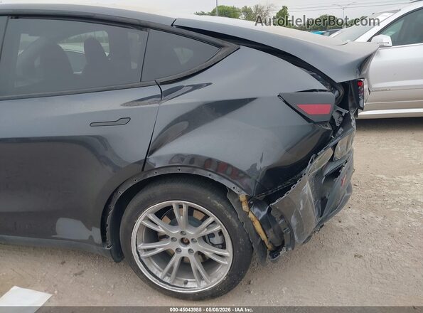 7SAYGDED9RF092793 2024 TESLA MODEL Y Gray 
