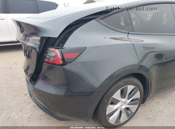 7SAYGDED9RF092793 2024 TESLA MODEL Y Gray 