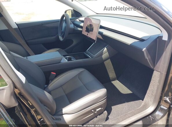 7SAYGDED9TA478876 2026 TESLA MODEL Y Черный Вид салона спереди
