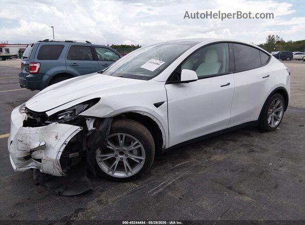 7SAYGDEDXPF922789 2023 TESLA MODEL Y White Առջևի ձախ երեք քառորդ տեսարան