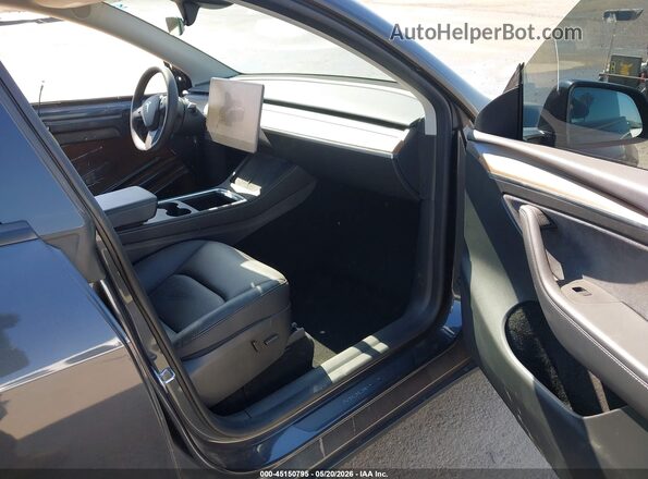 7SAYGDEDXSF269504 2025 TESLA MODEL Y Серый Вид салона спереди