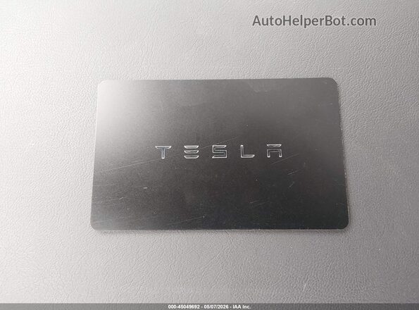 7SAYGDEDXTA494522 2026 TESLA MODEL Y Gray Widok deski rozdzielczej