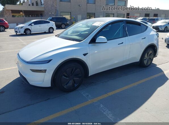 7SAYGDEDXTF425171 2026 TESLA MODEL Y Белый Передняя левая четверть