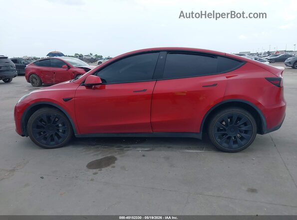 7SAYGDEE1NA019885 2022 TESLA MODEL Y Red Սալոնի հետևի տեսք