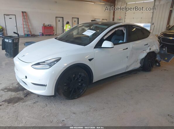 7SAYGDEE1NF317761 2022 TESLA MODEL Y White წინა მარცხენა ხედი სამი მეოთხედიდან