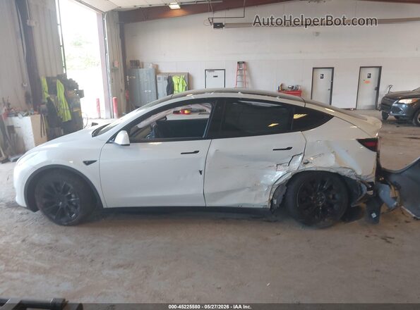 7SAYGDEE1NF317761 2022 TESLA MODEL Y White ხელსაწყოთა პანელის ხედი