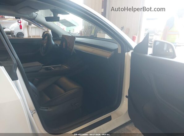 7SAYGDEE1NF317761 2022 TESLA MODEL Y White წინა სალონის ხედი