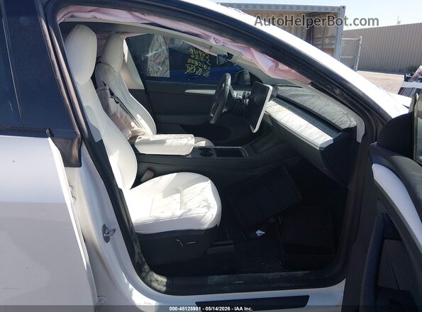 7SAYGDEE1PA103207 2023 TESLA MODEL Y White Սալոնի դիմացի տեսք