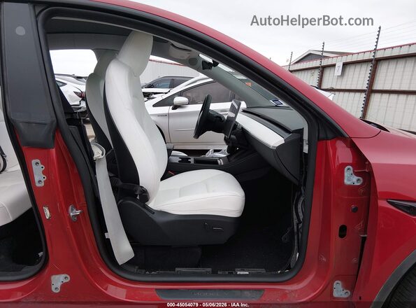 7SAYGDEE2PA187747 2023 TESLA MODEL Y Red Front interior view