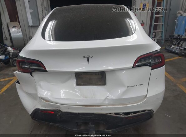 7SAYGDEE3PF608085 2023 TESLA MODEL Y White Սալոնի 360 աստիճան տեսք