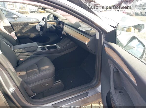 7SAYGDEE3RA327081 2024 TESLA MODEL Y Gray Vista interior delantera