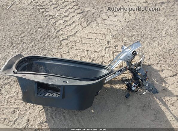 7SAYGDEE3RA327081 2024 TESLA MODEL Y Gray Vista del salpicadero