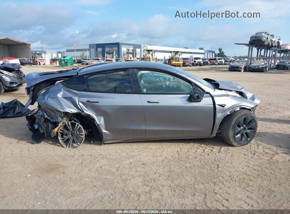 7SAYGDEE3RA327081 2024 TESLA MODEL Y Gray Vista interior trasera