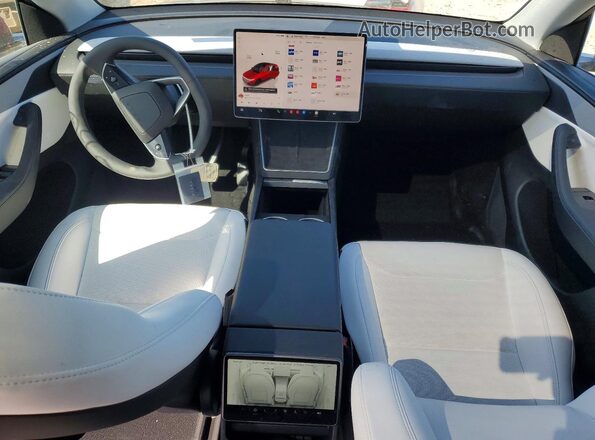 7SAYGDEE3TF551672 2026 TESLA MODEL Красный Вид панели приборов