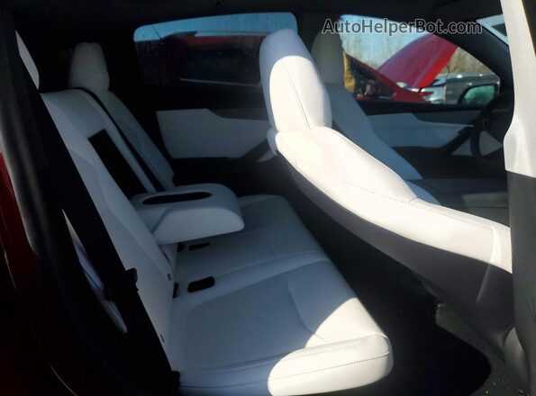 7SAYGDEE3TF551672 2026 TESLA MODEL Красный Вид задних сидений