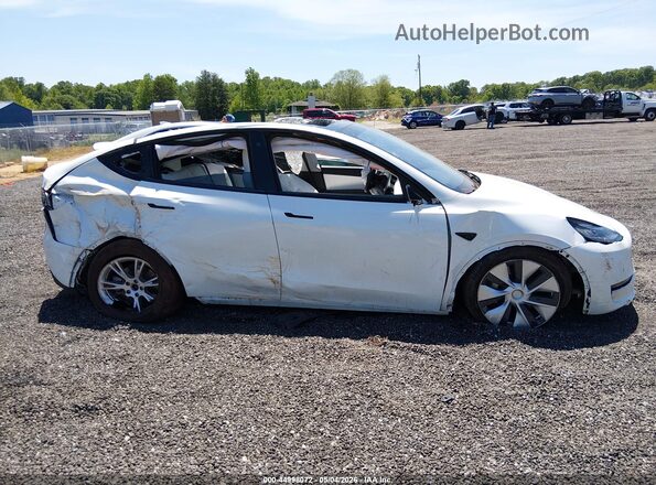 7SAYGDEE4NF320007 2022 TESLA MODEL Y White Սալոնի հետևի տեսք