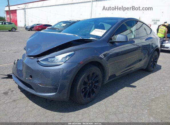 7SAYGDEE4PA098911 2023 TESLA MODEL Y Gray Przód lewy
