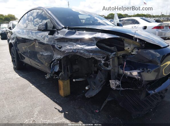 7SAYGDEE4RA302562 2024 TESLA MODEL Y Gray Вид спереду