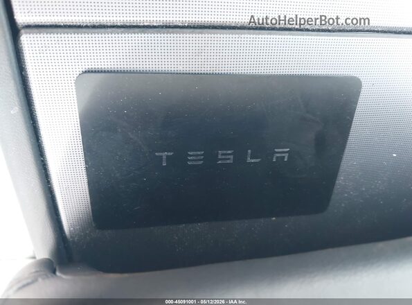 7SAYGDEE4TA387961 2026 TESLA MODEL Y Темно-бордовый Вид панели приборов