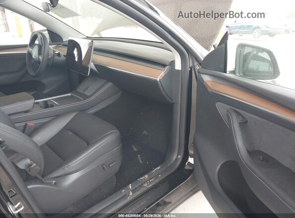 7SAYGDEE5SF300358 2025 TESLA MODEL Y Черный Вид салона спереди