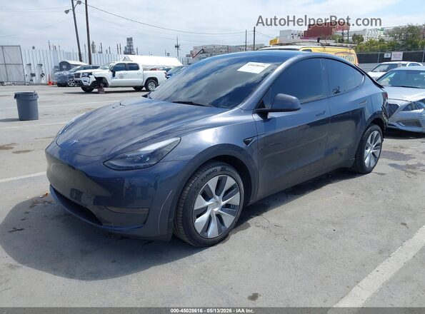 7SAYGDEE6PA198153 2023 TESLA MODEL Y Gray Առջևի ձախ երեք քառորդ տեսարան
