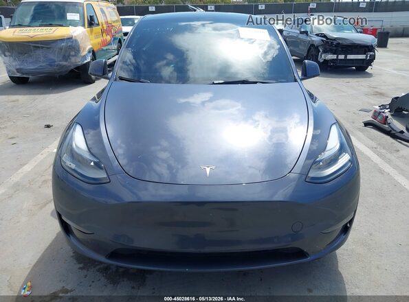7SAYGDEE6PA198153 2023 TESLA MODEL Y Gray Սալոնի հետևի տեսք