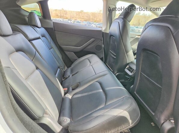 7SAYGDEE6RA291855 2024 TESLA MODEL White Rear interior view