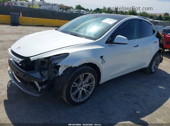 7SAYGDEE7PF740511 2023 TESLA MODEL Y Белый Передняя левая четверть