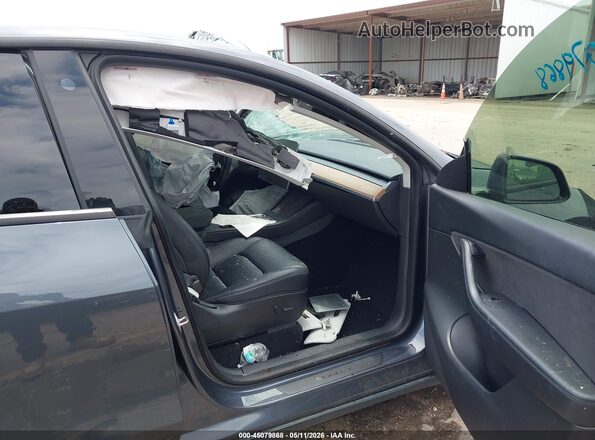 7SAYGDEE8NF327557 2022 TESLA MODEL Y Gray Սալոնի դիմացի տեսք