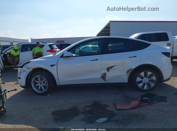7SAYGDEE8PA045841 2023 TESLA MODEL Y White Vista del cuadro de instrumentos