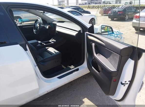 7SAYGDEE8PA045841 2023 TESLA MODEL Y White Vista interior delantera