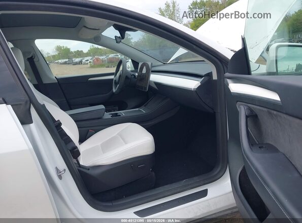7SAYGDEE8PF773145 2023 TESLA MODEL Y White Vista interior delantera