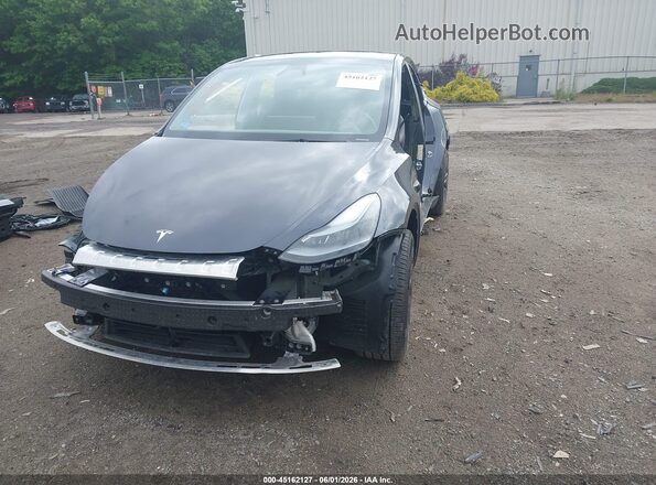 7SAYGDEE8RA296281 2024 TESLA MODEL Y Gray Vista tres cuartos delantera izquierda