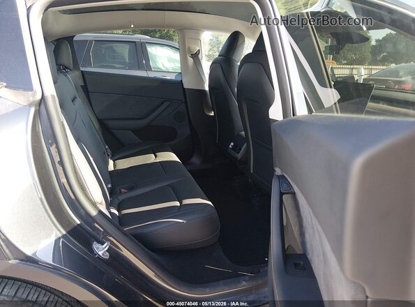 7SAYGDEE8SA372281 2025 TESLA MODEL Y Gray VIN sticker view