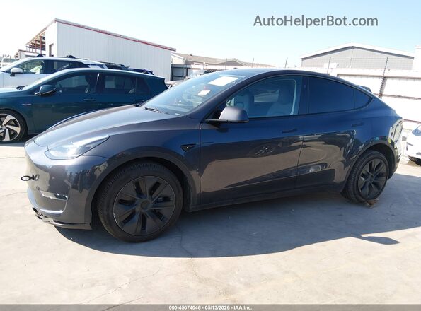 7SAYGDEE8SA372281 2025 TESLA MODEL Y Gray 360 interior view