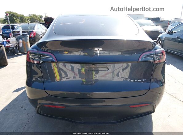 7SAYGDEE8SA372281 2025 TESLA MODEL Y Gray 