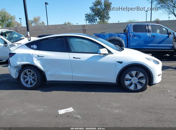 7SAYGDEE9PA034752 2023 TESLA MODEL Y White Սալոնի հետևի տեսք