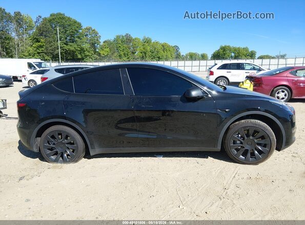 7SAYGDEE9PA183047 2023 TESLA MODEL Y Black 360 interior view