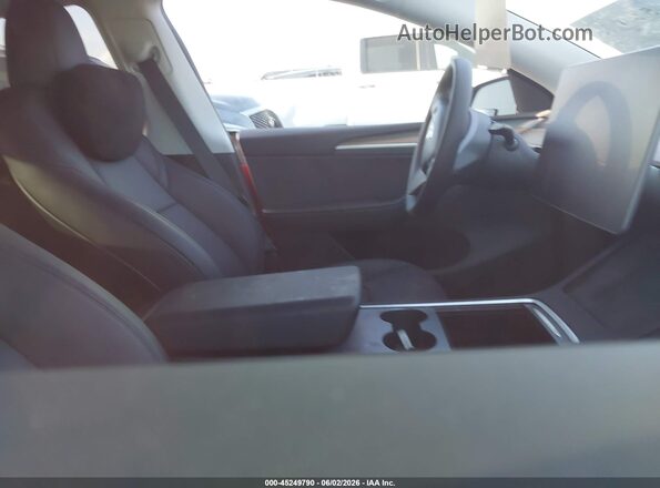 7SAYGDEE9RA266707 2024 TESLA MODEL Y Red Սալոնի դիմացի տեսք