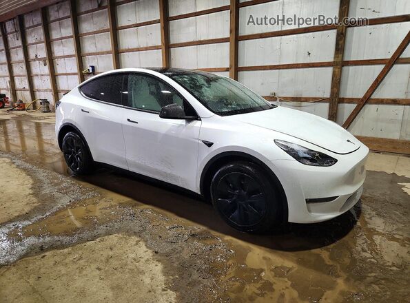7SAYGDEE9SF223011 2025 TESLA MODEL Белый Передняя правая четверть
