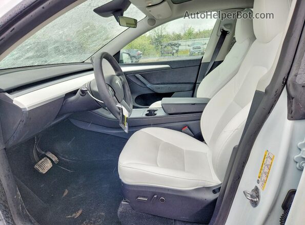 7SAYGDEE9SF223011 2025 TESLA MODEL Белый Вид салона спереди